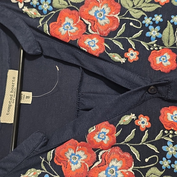 Tempted Hearts Floral Navy Top NWT - Picture 3 of 8